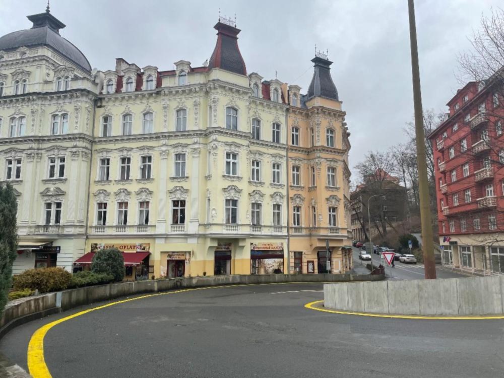 Appartement Apartman Diana à Karlovy Vary Extérieur photo