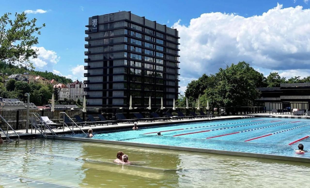 Appartement Apartman Diana à Karlovy Vary Extérieur photo